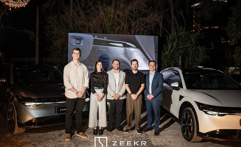 Apresentação do ZEEKR 7X aos convidados no Alma